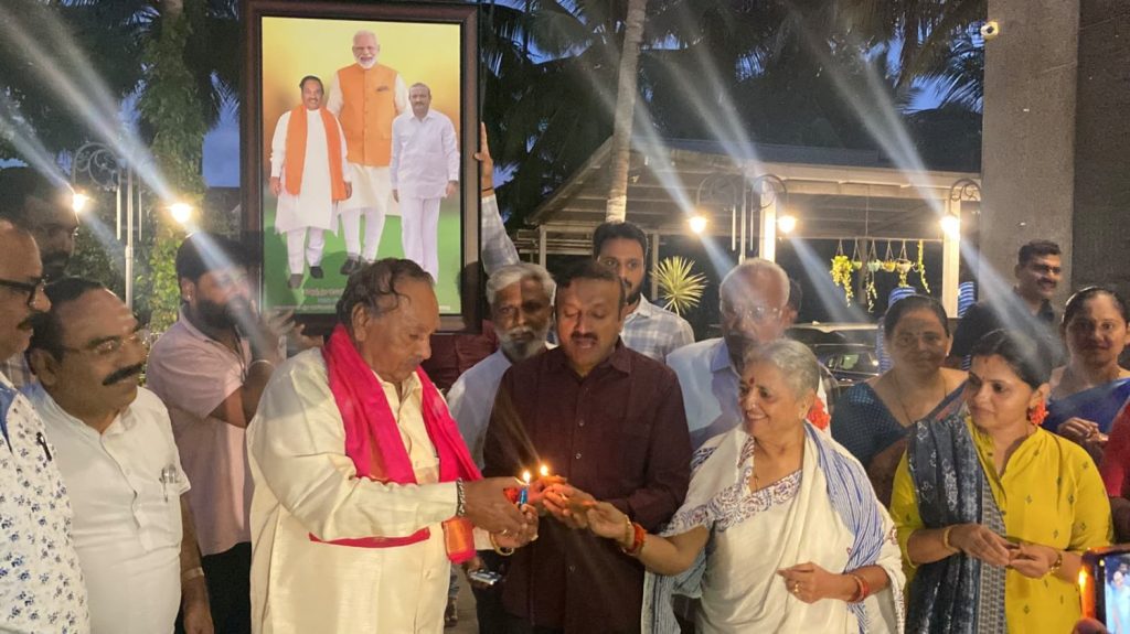 ಈಶ್ವರಪ್ಪ ಕಾಂತೇಶ್ ಮೋದಿ ಹುಟ್ಟುಹಬ್ಬ ಆಚರಣೆ