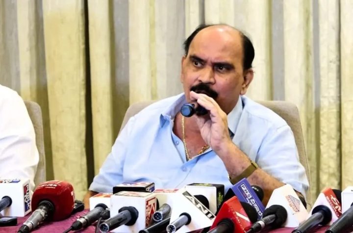 Shivamogga SUDA President HS Sundaresh Press Conference Apologizes to Congress Leaders