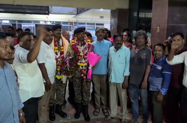 shivamogga-retired-soldiers-grand-welcome-railway-station-ai-vartha