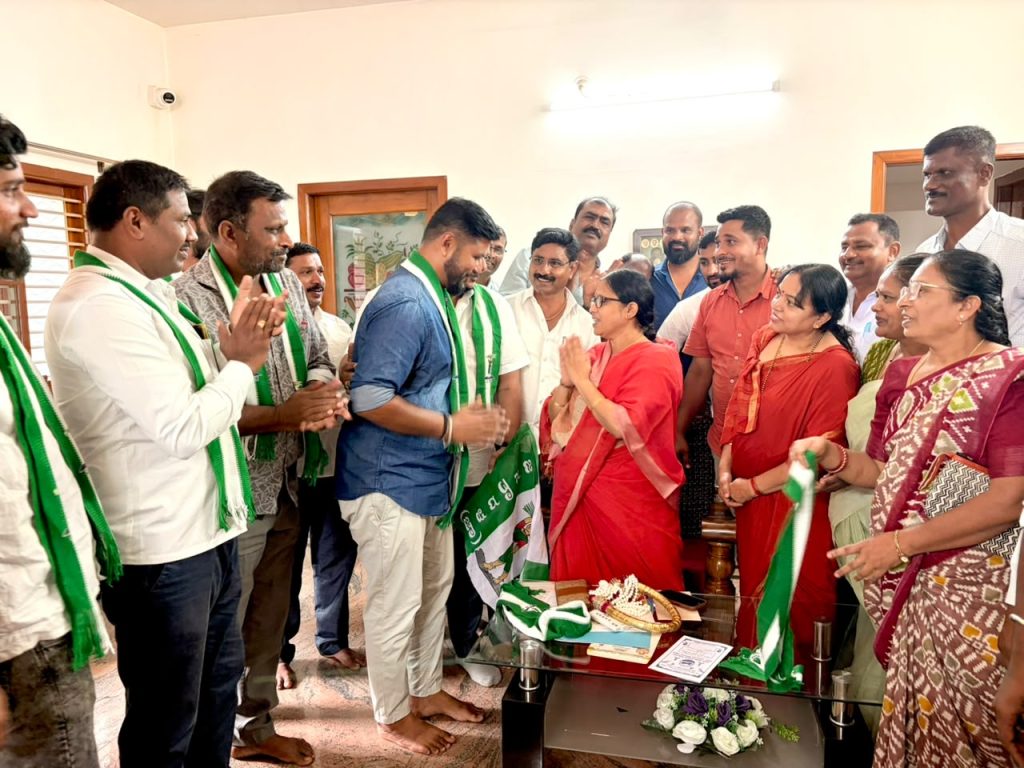 sharada-pooryanaik-jds-joining-shivamogga-rural