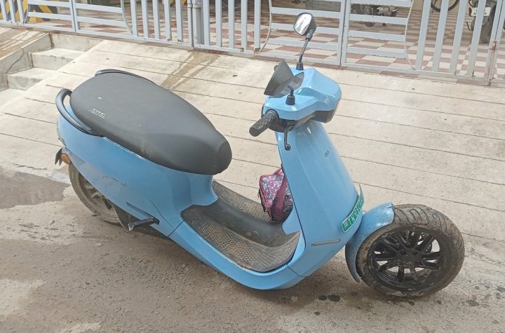 Shivamogga Ola Electric Showroom service issues and parked scooters waiting for repair