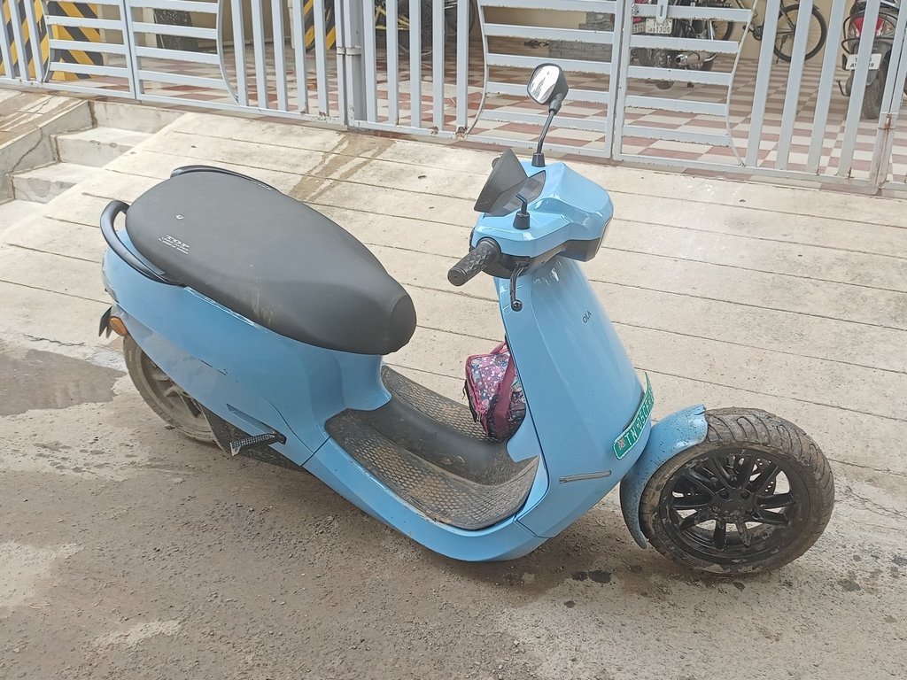 Shivamogga Ola Electric Showroom service issues and parked scooters waiting for repair