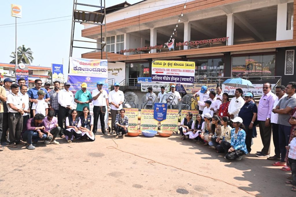 Konanduru Rotary Club Gandhi Jayanti Swachhata Abhiyana cleanliness drive on main road