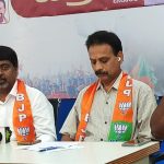 MLC DS Arun pressing for CID probe into Kuvempu University evaluation scam in Shivamogga news conference.