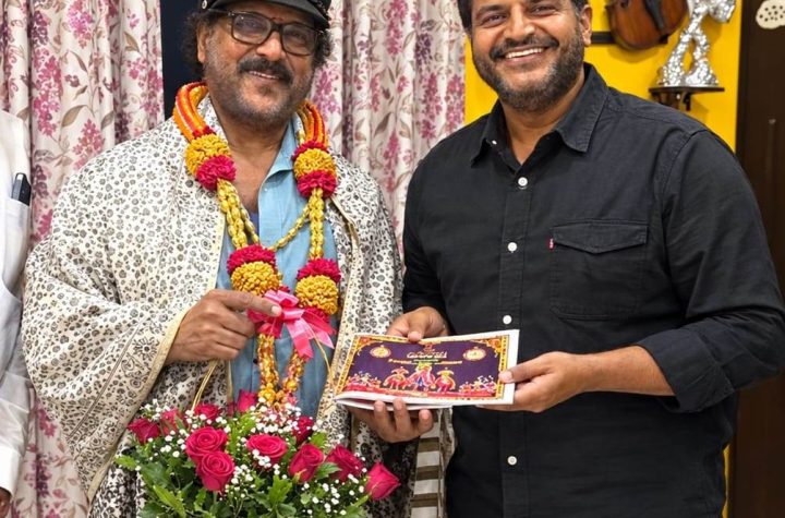 H.C. Yogesh and team inviting actor Ravichandran to Yuva Dasara in Shivamogga