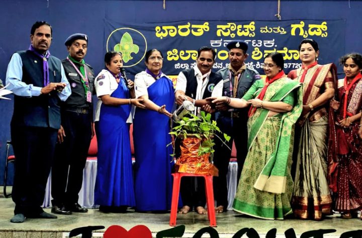 ಭಾರತ್ ಸ್ಕೌಟ್ಸ್ ಅಂಡ್ ಗೈಡ್ಸ್ ಜಿಲ್ಲಾ ಸಂಸ್ಥೆ ಆಯೋಜಿಸಿದ್ದ ಗೀತ ಗಾಯನ ಸ್ಪರ್ಧೆಯನ್ನು ಚೂಡಾಮಣಿ ಈ. ಪವಾರ್ ಉದ್ಘಾಟಿಸಿದರು.