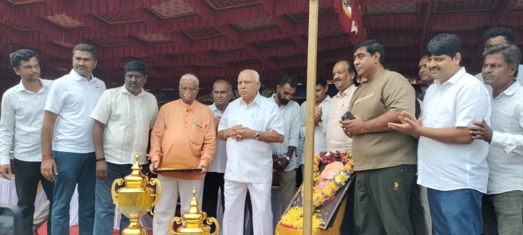 Ayanur Manjunath inaugurating the Veerashaiva Lingayat Mahasabha cricket tournament in Shivamogga