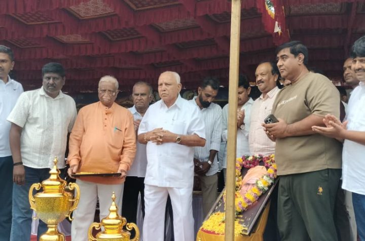 Ayanur Manjunath inaugurating the Veerashaiva Lingayat Mahasabha cricket tournament in Shivamogga